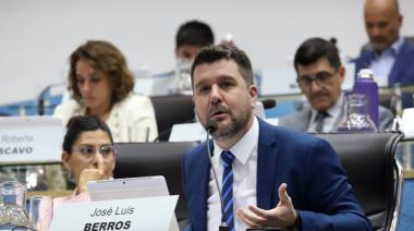 Berros llevó a la Legislatura el reclamo de los directivos de escuelas de Bariloche y Dina Huapi: "se caen a pedazos"