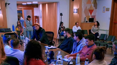 En el Concejo, un malabarista pidió el derecho a trabajar en los semáforos