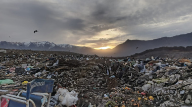 ​​​​​​​El Concejo cumple su promesa y abre el micrófono a los vecinos por el vertedero municipal