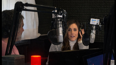 La Sole visitó de sorpresa Radio Nacional Bariloche y hasta leyó los mensajes al poblador rural