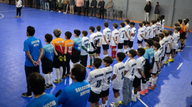 ​​​​​​​El futsal regional largó con el gimnasio de ADEFUL desbordado de público