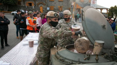 Chocolate, desfile y taza propia: así se festeja el cumpleaños de la ciudad