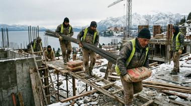 Sin ropa, sin comedor y sin baño: empresas traen obreros del norte para pagar menos
