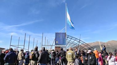 "La patria tiene que volver a sentirse": el Sanjo izó su primera bandera en el alto de Bariloche