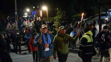 Bariloche abrazó a sus veteranos en una vigilia de Malvinas que emocionó a miles