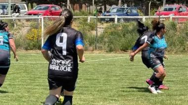 El fútbol femenino barilochense tiene historia, cancha y jugadoras: le falta una ordenanza
