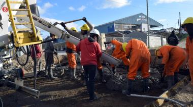El municipio avanza en el hormigonado de la colectora sur con recursos propios y hormigón de larga duración