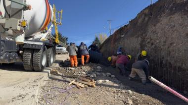 ​​​​​​​Buscan estabilidad en la Barda del Ñireco: obras de contención en un territorio de emergencias