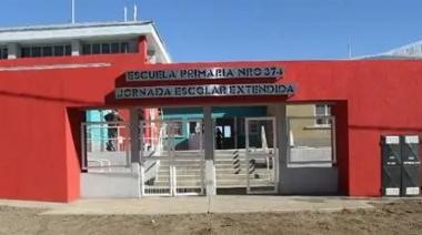 Madre detenida por agredir a portera y resistirse a la policía en escuela de Las Victorias