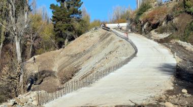 La Barda del Ñireco suma 80 metros de muro de hormigón y barreras viales: se redefine el acceso este de Bariloche