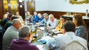 Weretilneck ordenó la tropa y marcó rumbo: control del gasto, hospitales y presencia en el interior