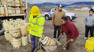 Arrancó el reparto gratuito de garrafas en los barrios de Bariloche