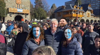 Cortés, el "William Wallace" del Centro Cívico: con las banderitas en la cara salió a la guerra (mundialista)