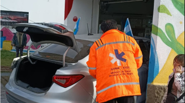Impactante choque en el centro: un Uber terminó incrustado en una distribuidora