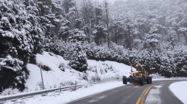 Alerta vial en la cordillera: trabajan los equipos de Vialidad en las rutas hacia El Bolsón y Neuquén