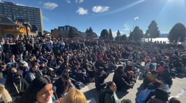 Bariloche vibra al ritmo de la Scaloneta: el Centro Cívico se transforma en una tribuna a cielo abierto