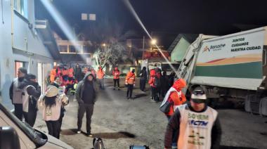 Fuera de peligro: un recolector de basura fue aplastado por el propio camión municipal