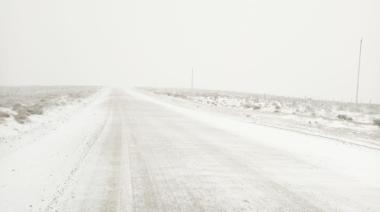 Alerta vial: nieve, viento y cortes de ruta en Piedra del Águila, Ruta 237 y 40, por el temporal