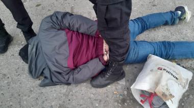 Detuvieron a tres personas tras una persecución por el robo de un vehículo en el centro