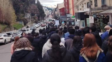 Cientos de almas recorrieron las calles de Bariloche en la procesión de Corpus Christi