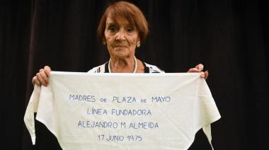 Murió Taty Almeida, referente histórica de Madres de Plaza de Mayo, a los 95 años