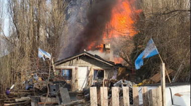 El incendio de una vivienda alerta a los vecinos del barrio Arrayanes
