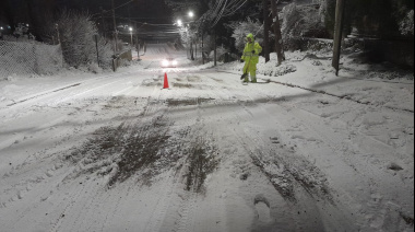 Nieva en toda la ciudad: solicitan transitar con extrema precaución