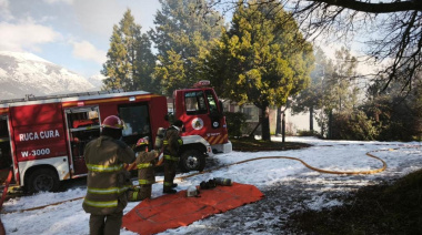 Incendio en una vivienda de Nahuel Malal: trabajan los Bomberos