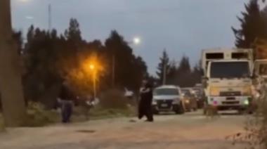 Vecinos se pelearon a los palos con los recolectores de basura en el barrio Elflein