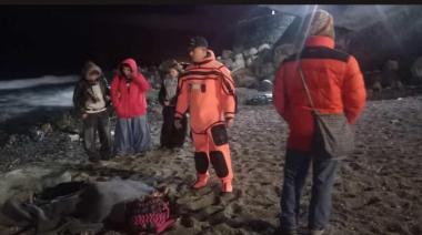 Rescataron con hipotermia a una joven que se arrojó al agua en la costa de Bariloche