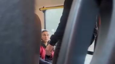 "Cabrón de mierda, te bajás calladito": un chofer de la línea 51 se descontroló con un pasajero