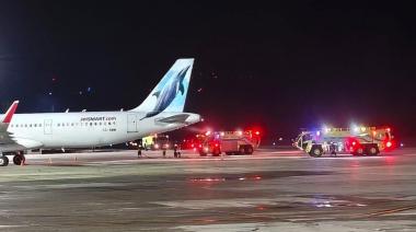 Susto en pleno vuelo: aterrizaje de emergencia de JetSMART en Bariloche por posible humo en bodega