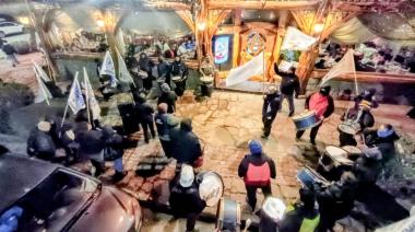 UTHGRA denunció maltrato laboral y protestó frente a un restaurante céntrico