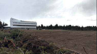 Con recursos propios, el Municipio acondicionó el estacionamiento del nuevo campus de la UNRN