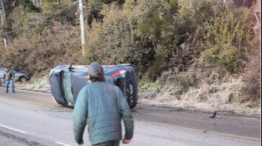 Vuelco en el km 22 de Bustillo: el hielo provocó un choque múltiple con dos mujeres heridas
