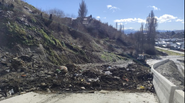 Desprendimiento en la barda del Ñireco: el Municipio descarta riesgo para las viviendas