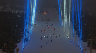 El Cerro Catedral se vistió de fuego y nieve en la apertura de la Fiesta de la Nieve