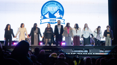 El Centro Cívico se llenó de emoción con el primer desfile de las candidatas a Reina Nacional de la Nieve