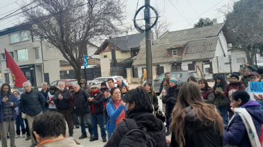 En medio del paro de clínicas y sanatorios, jubilados reclamaron en la sede del PAMI del Alto