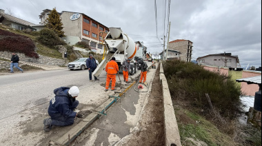 Segundo Sombra tendrá vereda nueva: ya se ejecutan los primeros 30 metros de cordón cuneta
