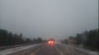 Alerta amarilla por viento y nevadas complican el tránsito en la Ruta 40 entre Bariloche y El Bolsón