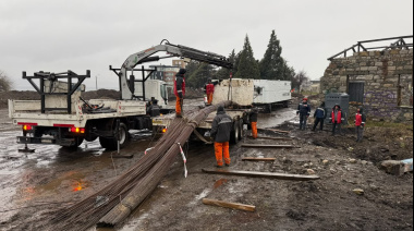 Ocho toneladas de hierro para que el Natatorio de Bariloche empiece a tomar forma