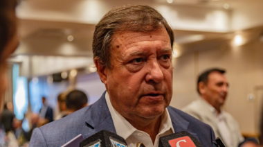 Weretilneck: “a la gente la plata le alcanza hasta el 20, después se priva de todo o se endeuda”
