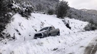 Alerta por nieve: los caminos de montaña de Nahuel Huapi solo son transitables con 4x4 y cadenas