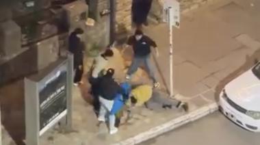 Video: brutal golpiza a un joven en plena calle San Martín