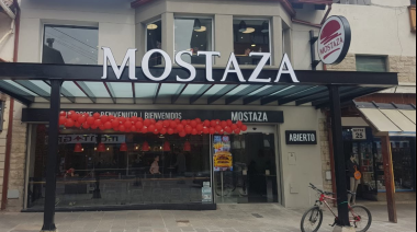 ¿Cierra Mostaza en Bariloche? La franquicia despide a su personal por WhatsApp