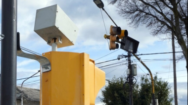 El centro de Bariloche empieza a sonar: seis semáforos ya cuentan con equipos sonoros para personas ciegas