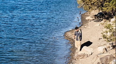 Bariloche: filmó a una pareja pescando fuera de temporada, les sacó la caña y el video se volvió viral