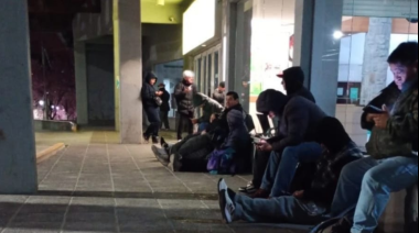 El forobardo estalló por el sistema de turnos del Hospital Zonal Bariloche: "nos tienen afuera como animales"