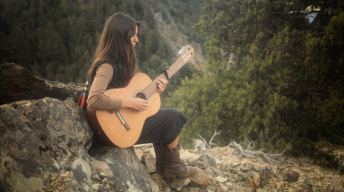 Una guitarra para sortear, trece músicos en escena y un hospital que recibe la ayuda